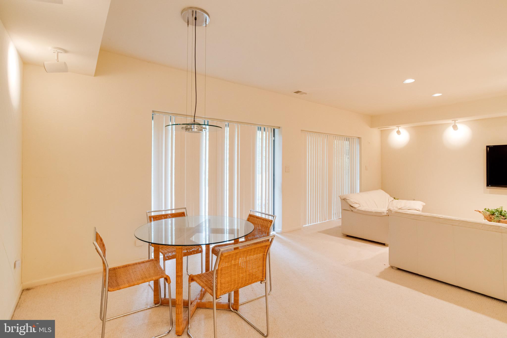 2403 Velvet Ridge Dr