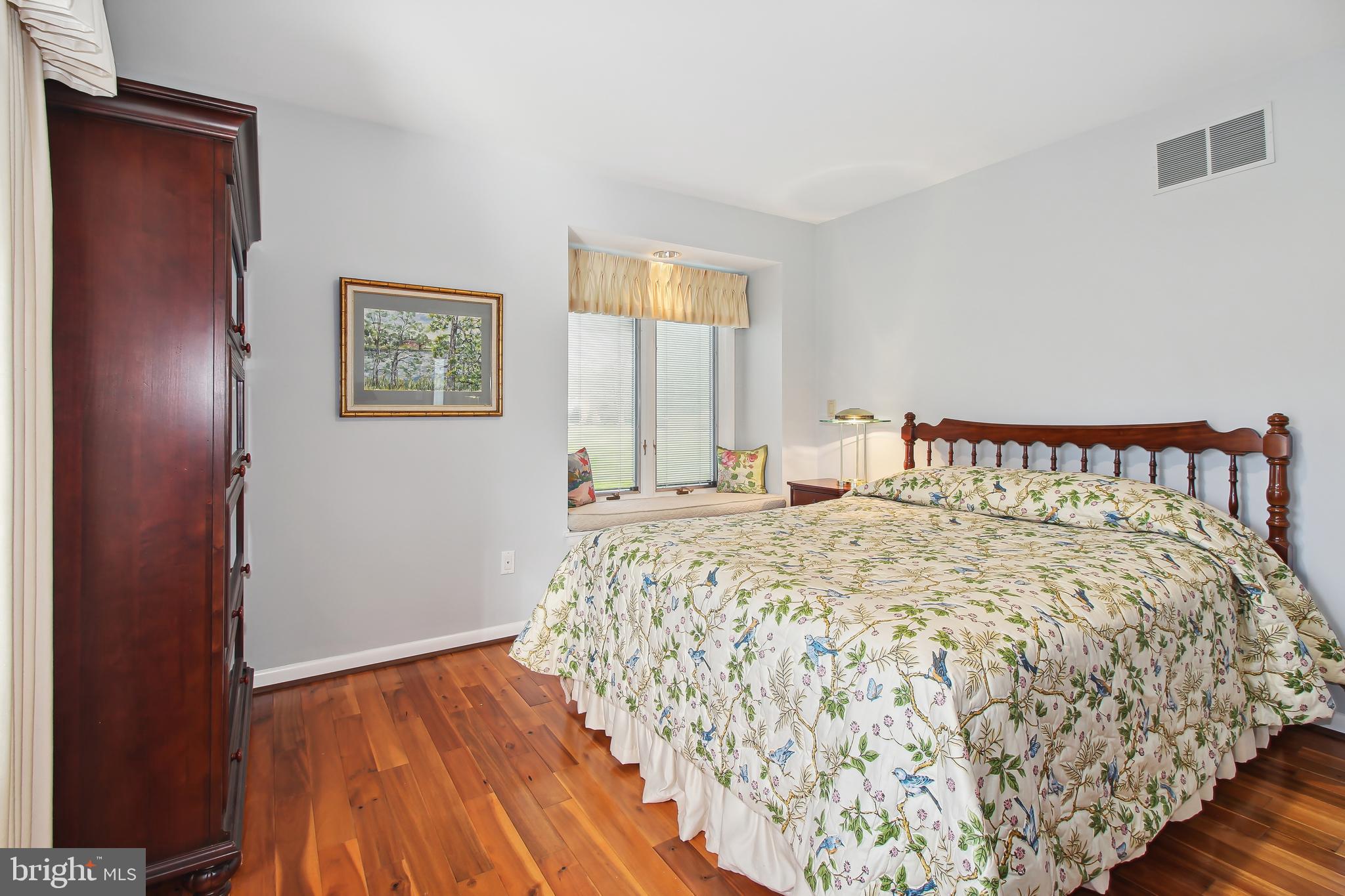 5 Colonial Oaks Ct