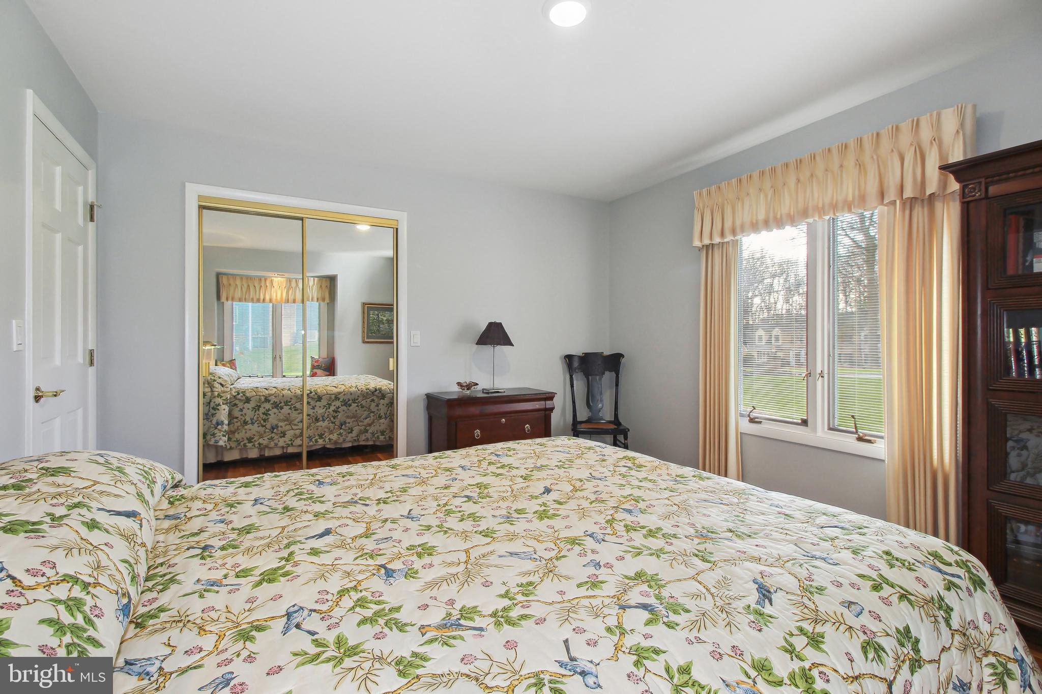 5 Colonial Oaks Ct