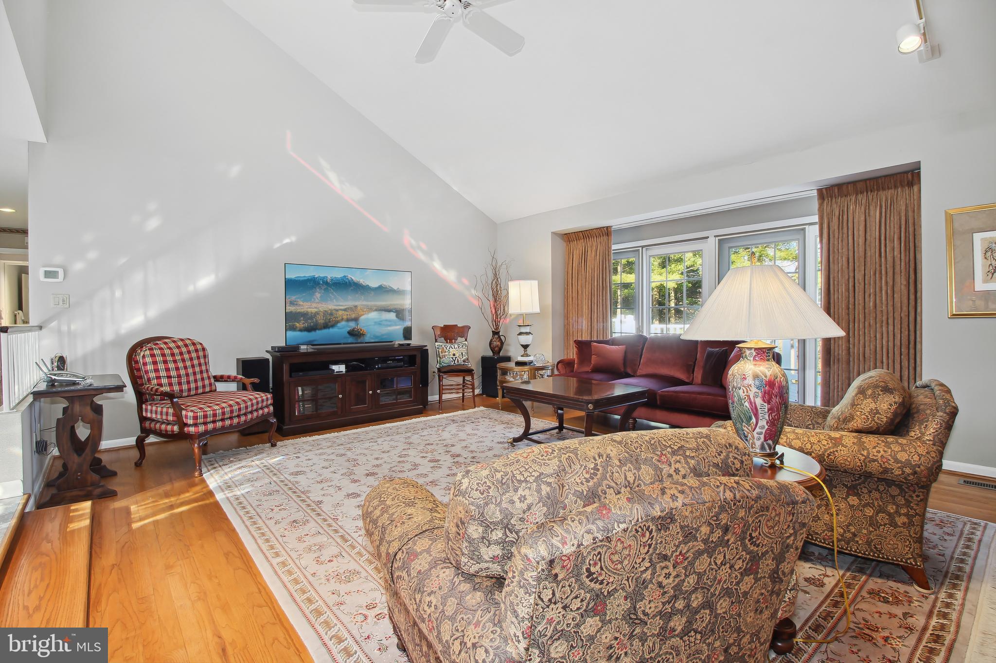 5 Colonial Oaks Ct