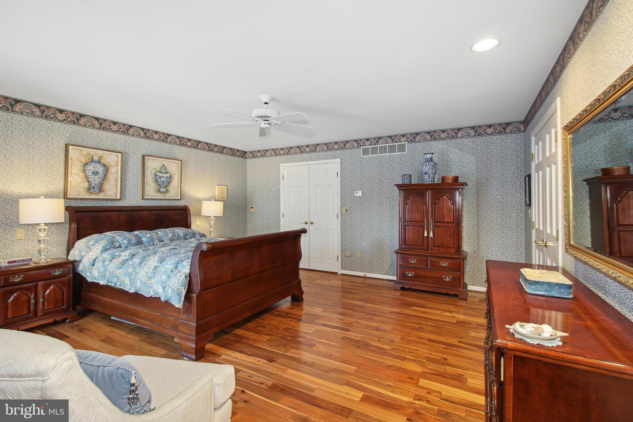 5 Colonial Oaks Ct