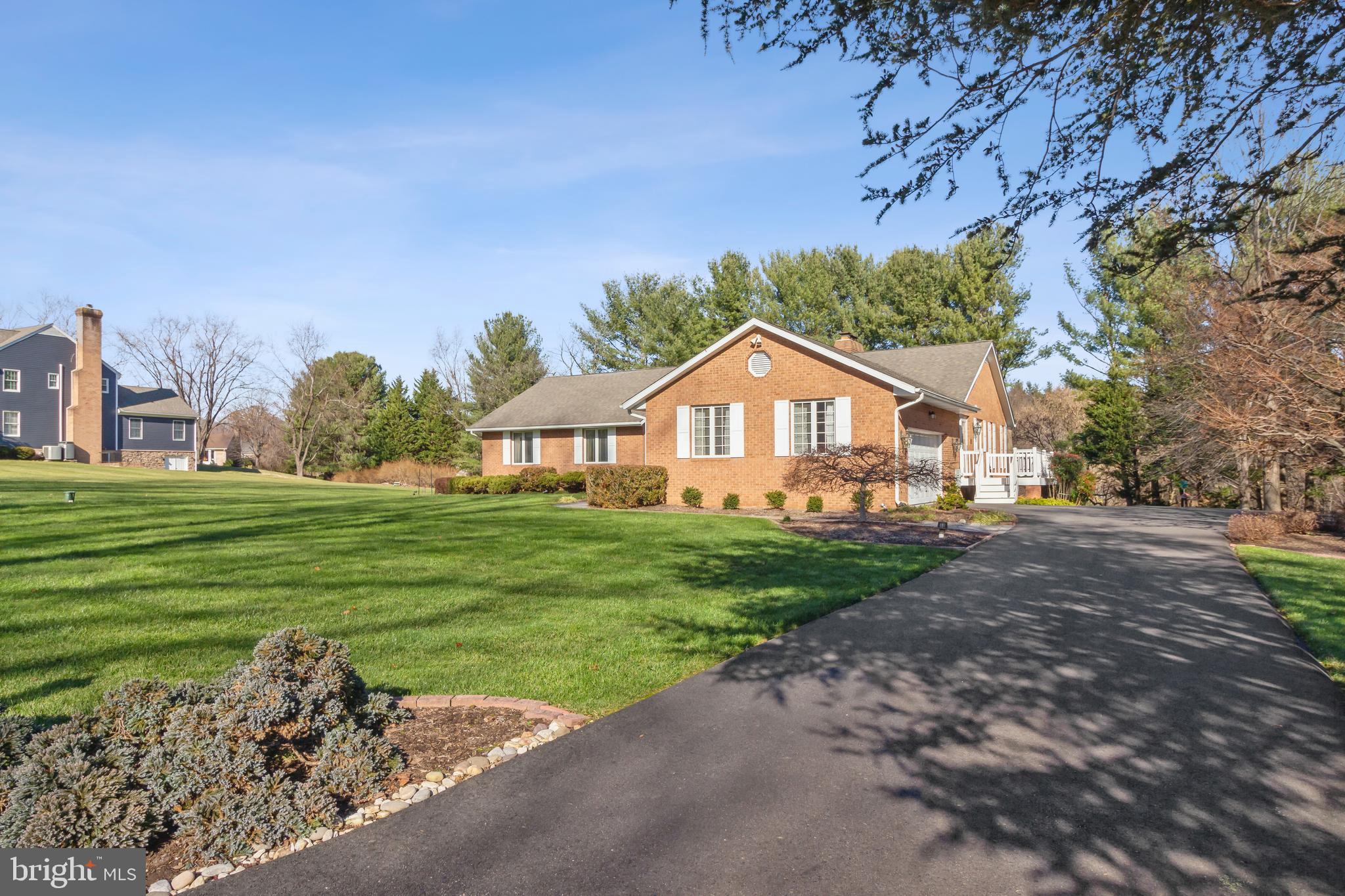 5 Colonial Oaks Ct