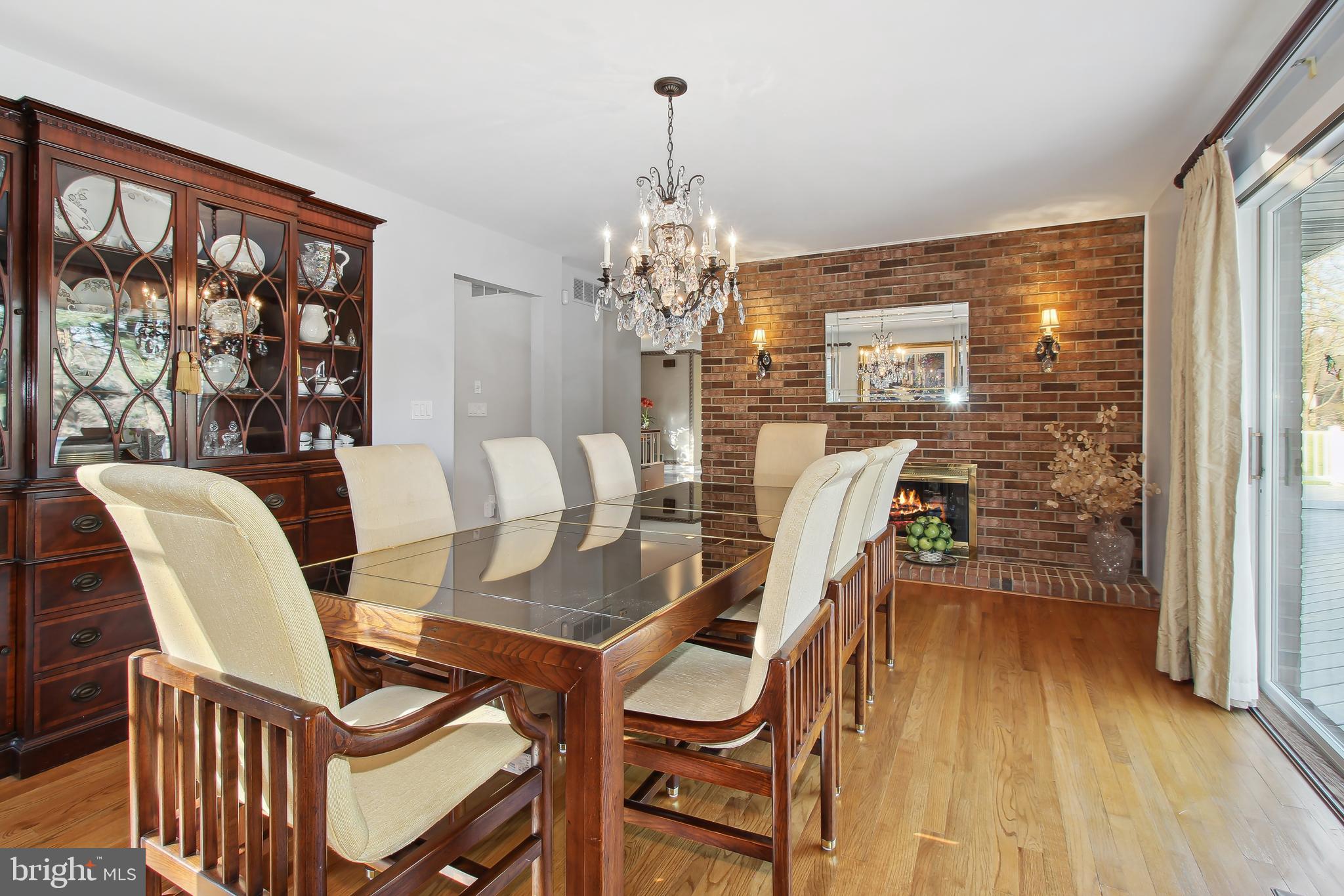 5 Colonial Oaks Ct