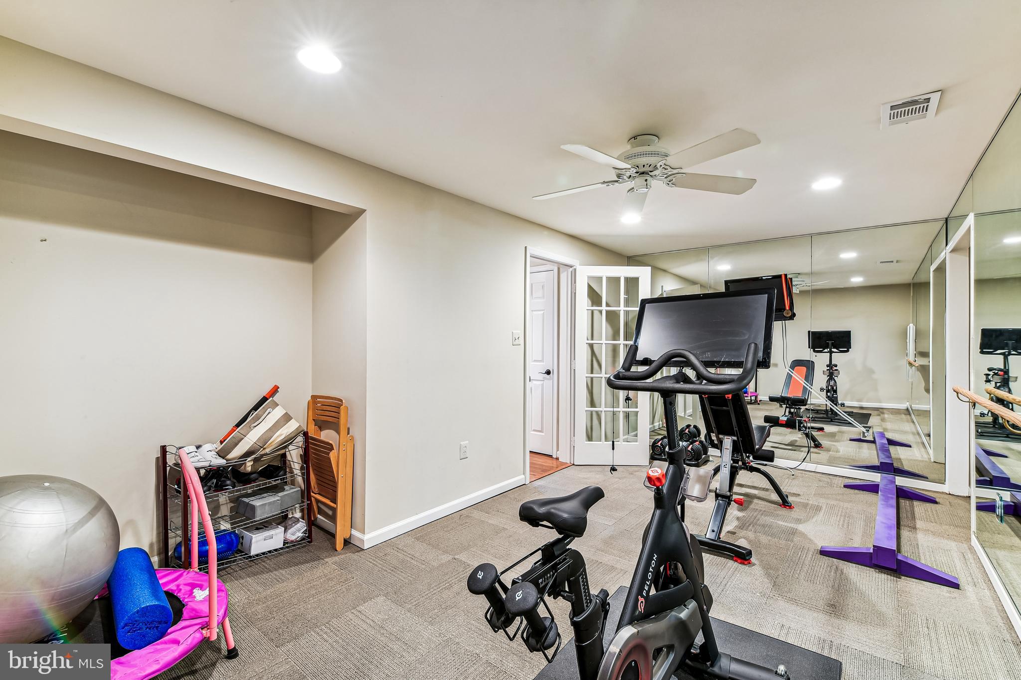 1139 Fairbanks Dr