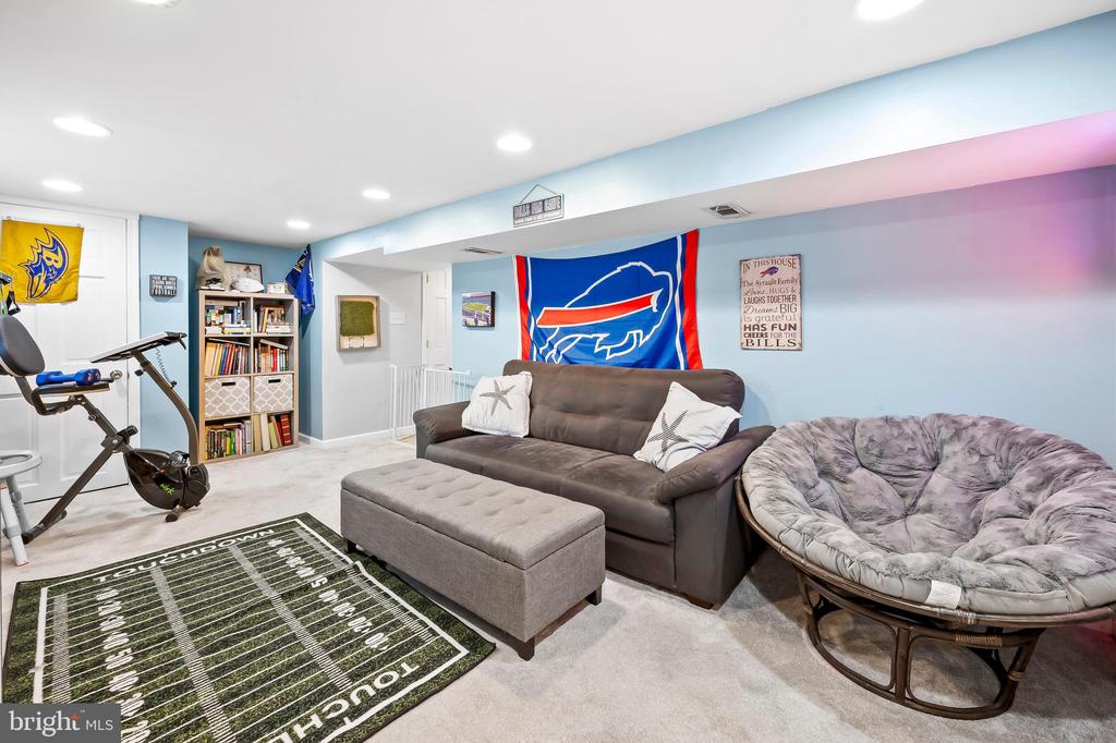 3021 Woodside