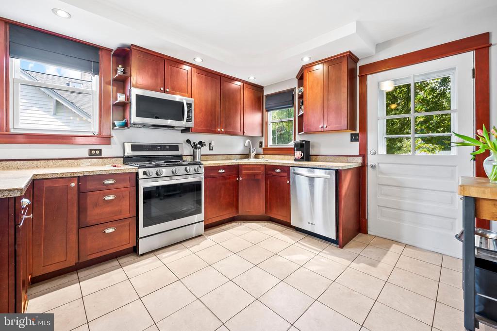 3021 Woodside