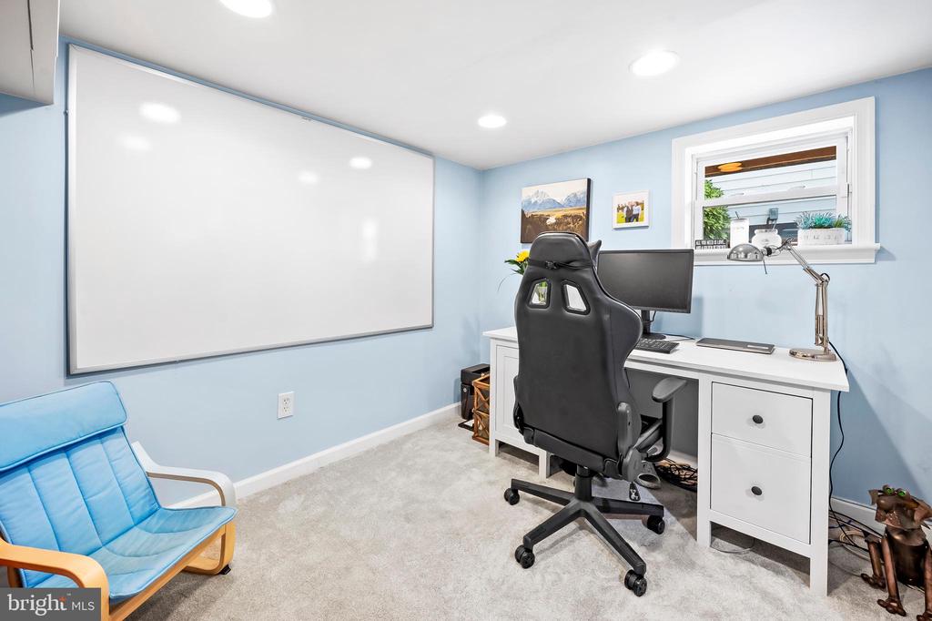 3021 Woodside