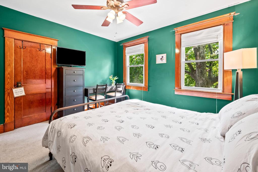 3021 Woodside