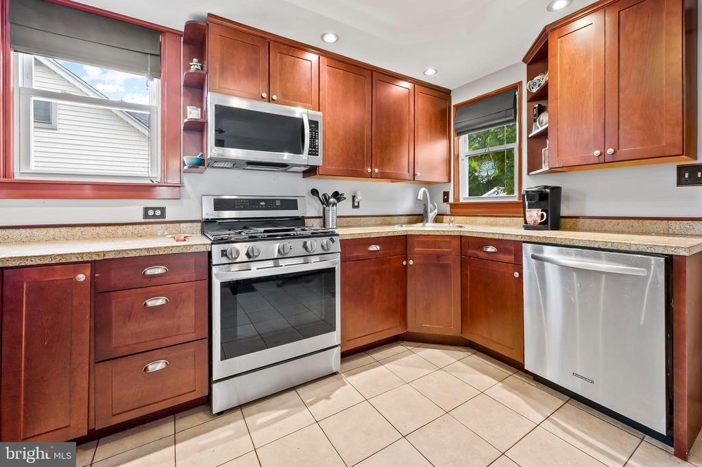 3021 Woodside