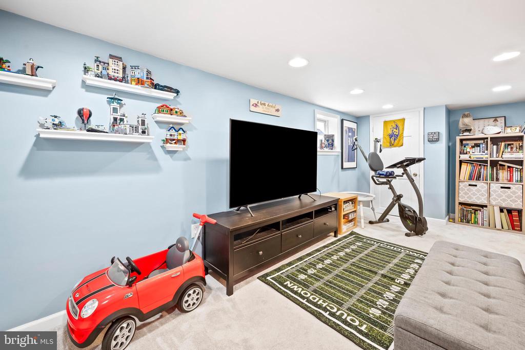3021 Woodside