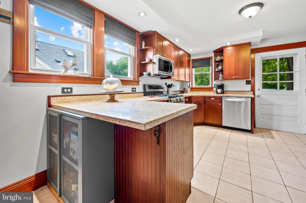 3021 Woodside