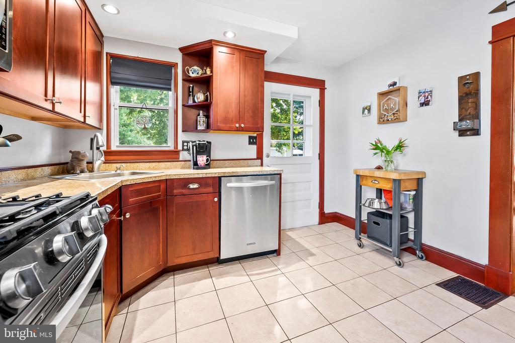 3021 Woodside