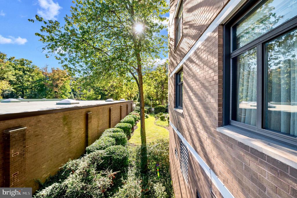 1 Slade Ave #204