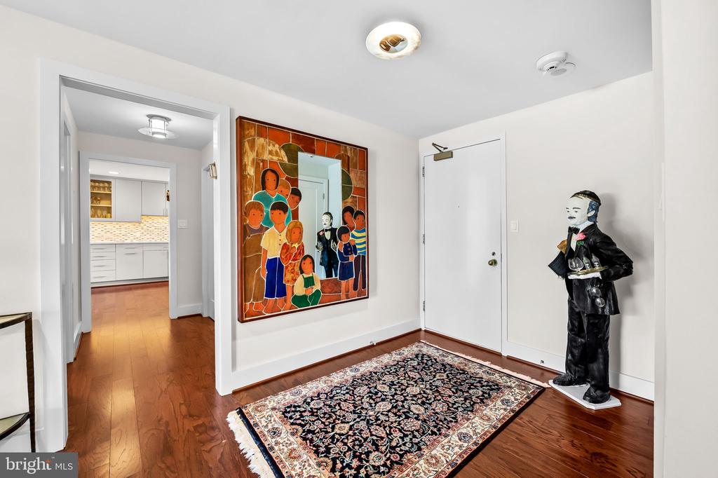 1 Slade Ave #204