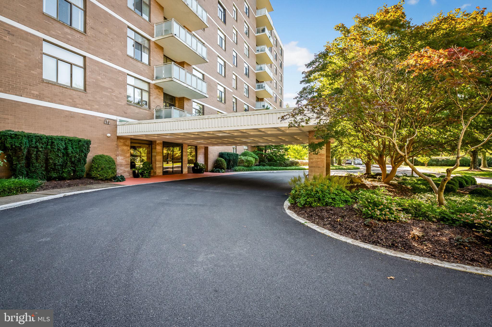 1 Slade Ave #204