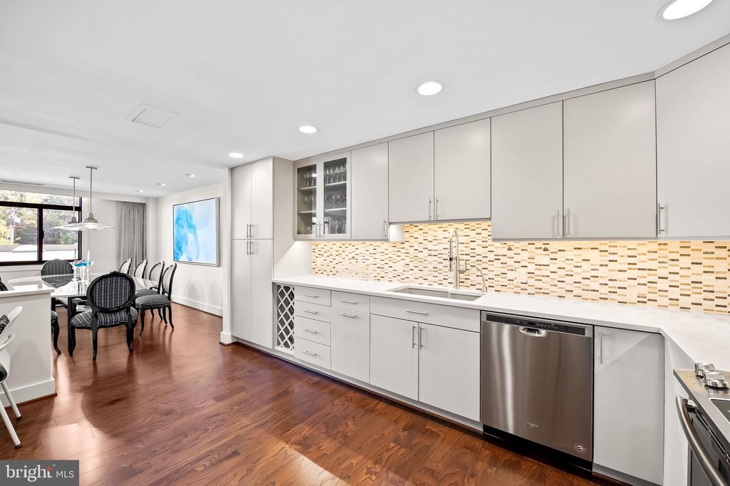 1 Slade Ave #204