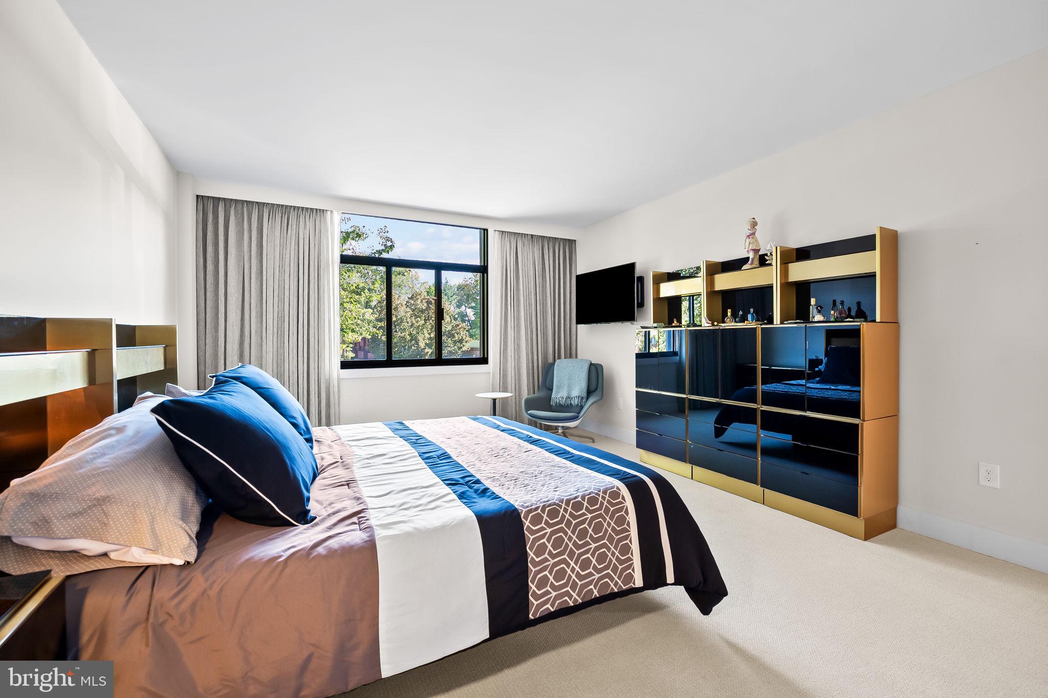1 Slade Ave #204