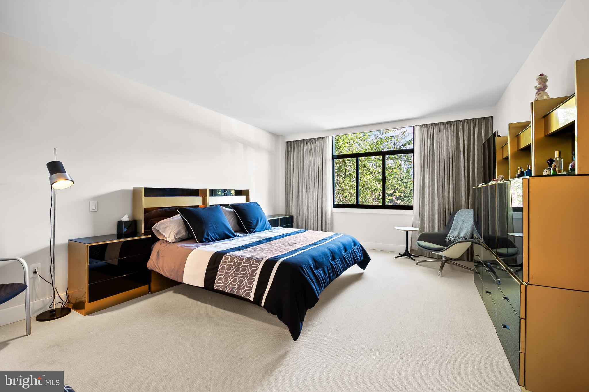 1 Slade Ave #204