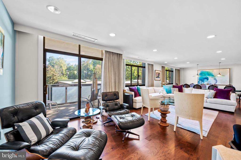 1 Slade Ave #204
