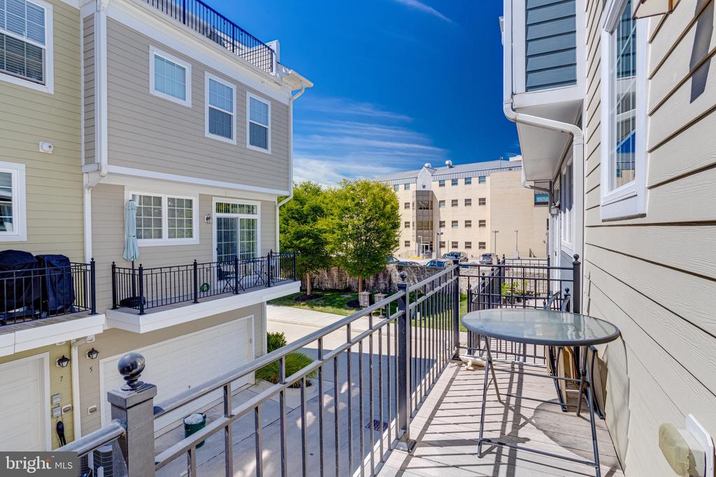 42 Linden Pl