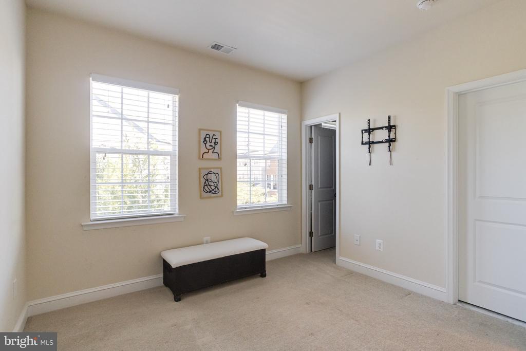 42 Linden Pl