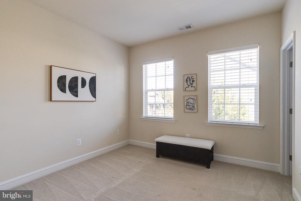 42 Linden Pl