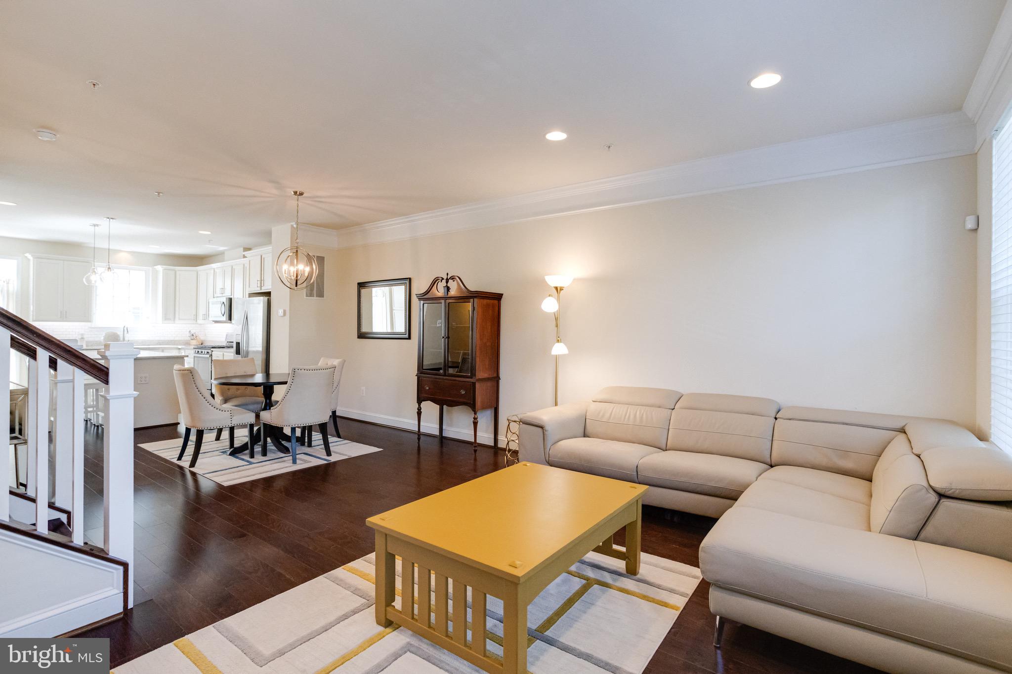 42 Linden Pl