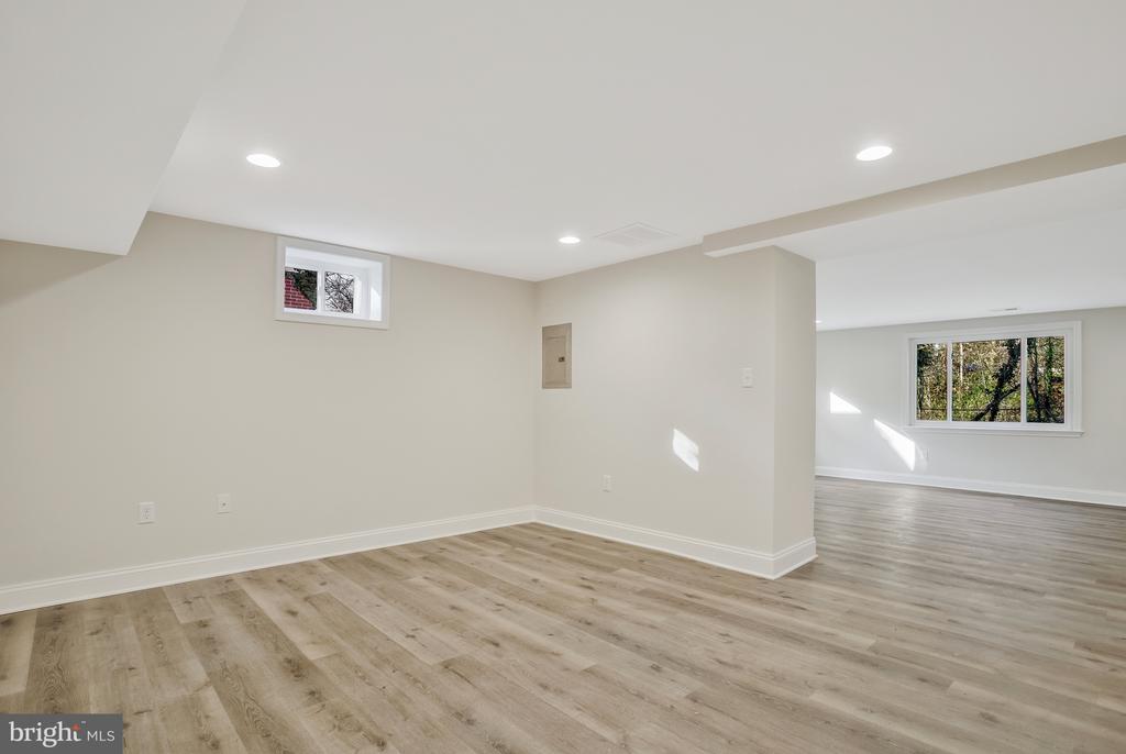 701 Fairway Dr