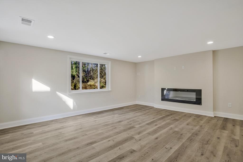 701 Fairway Dr