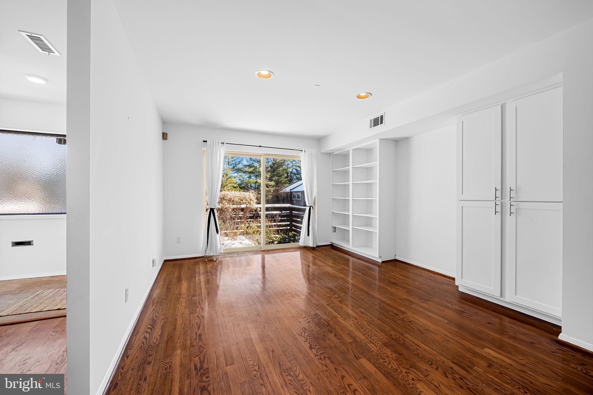 7 Penny Ln #7