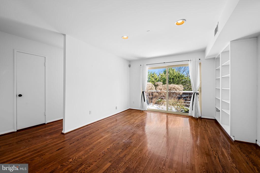 7 Penny Ln #7