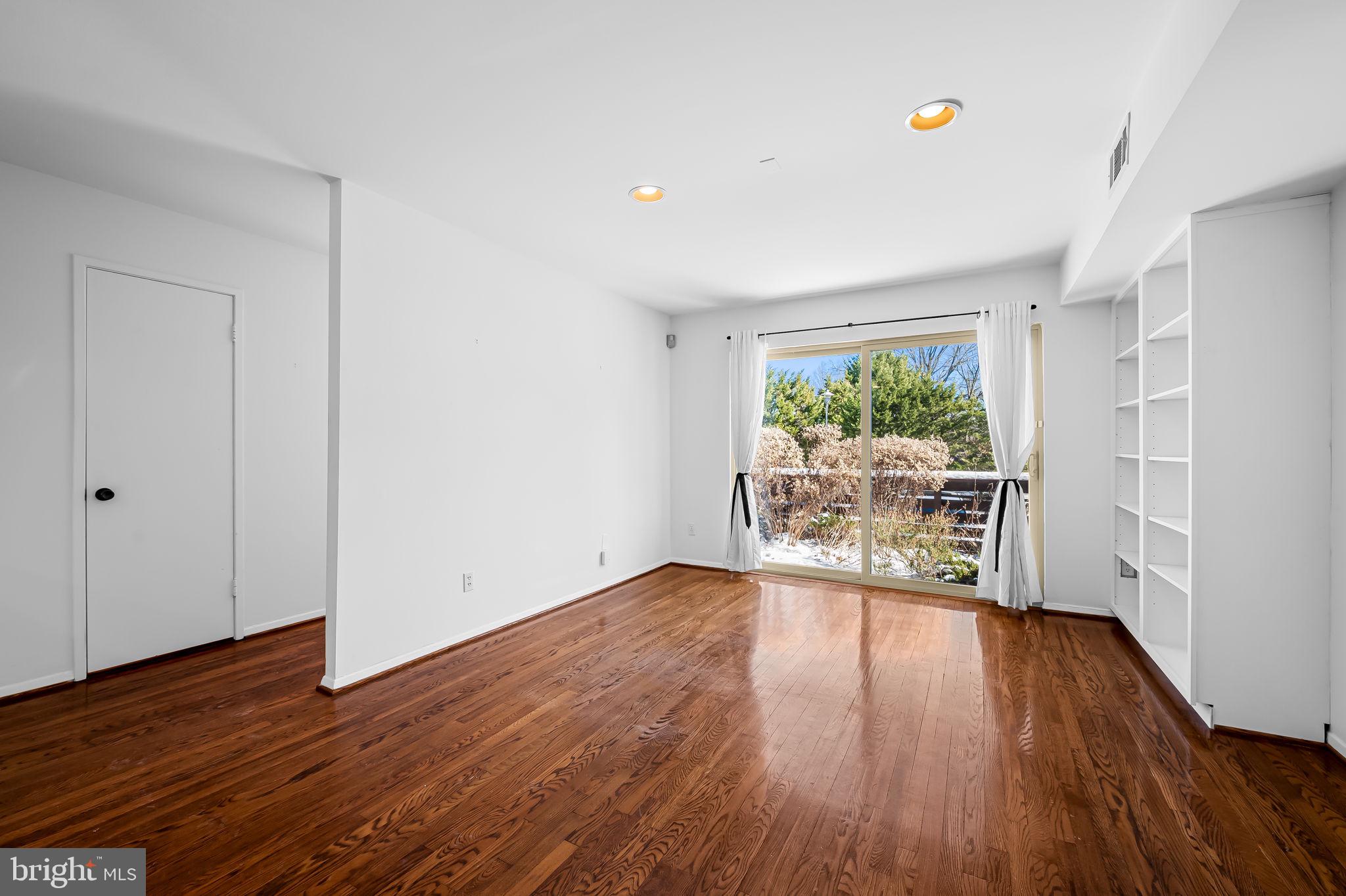 7 Penny Ln #7