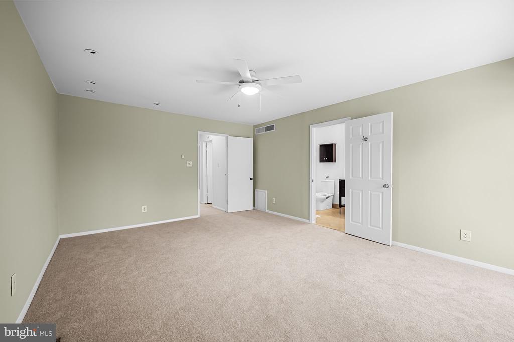 7 Penny Ln #7