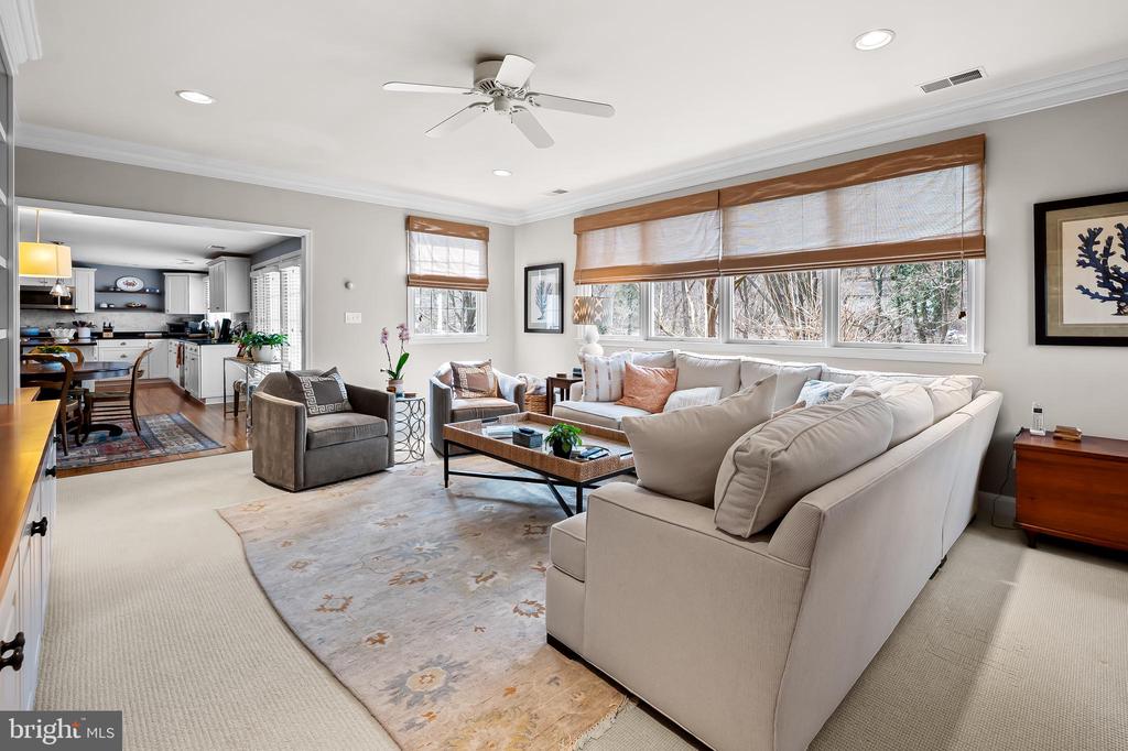 7912 Springway