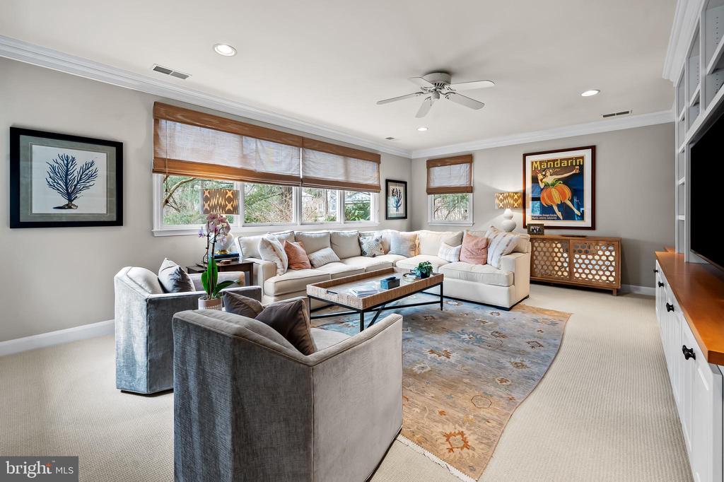7912 Springway
