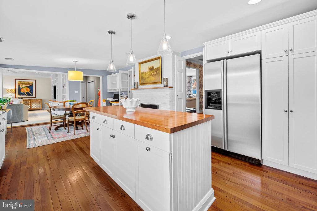 7912 Springway