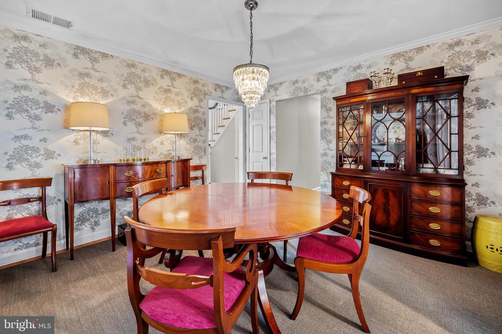 7912 Springway
