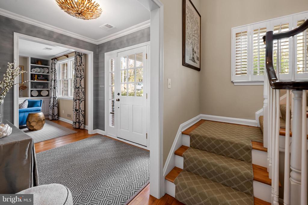 7912 Springway