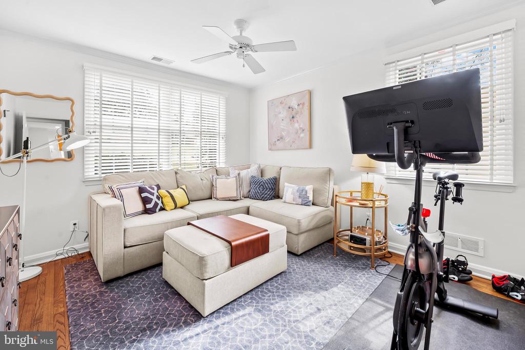 7912 Springway