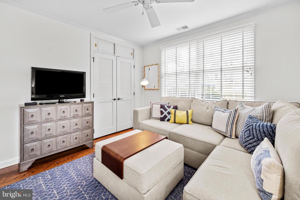 7912 Springway