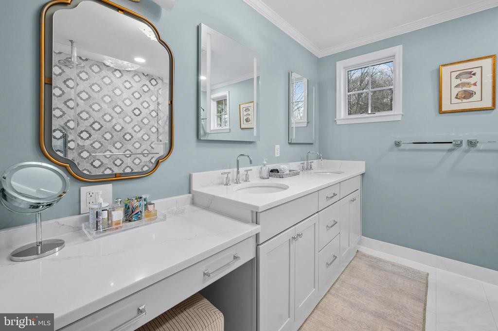 7912 Springway