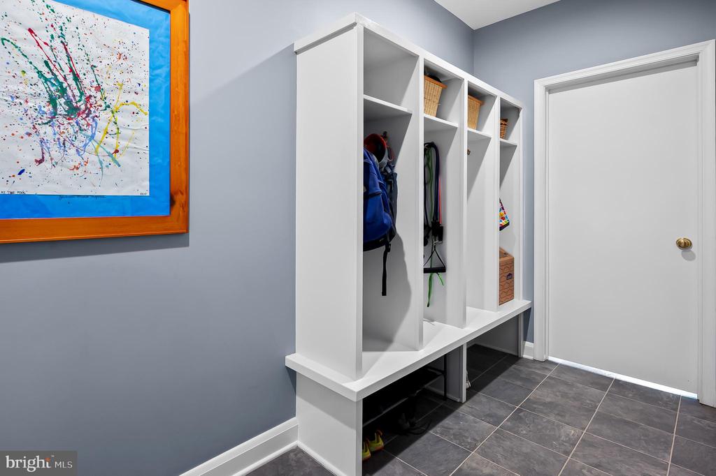 7912 Springway