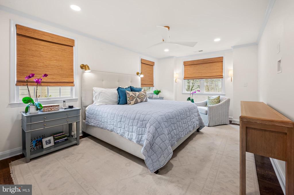 7912 Springway
