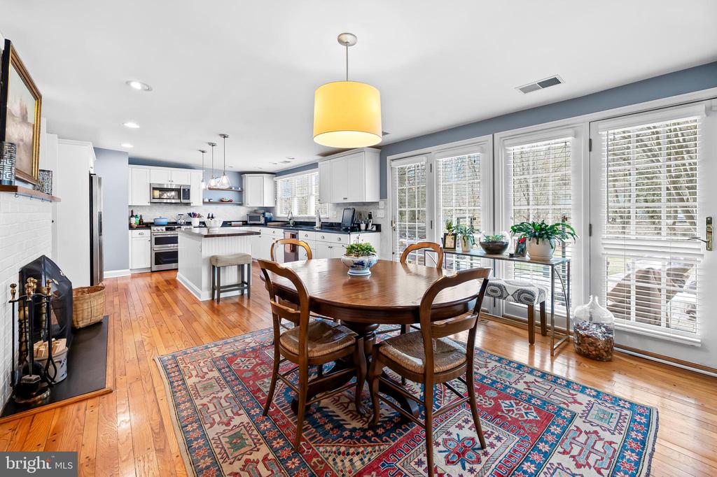 7912 Springway