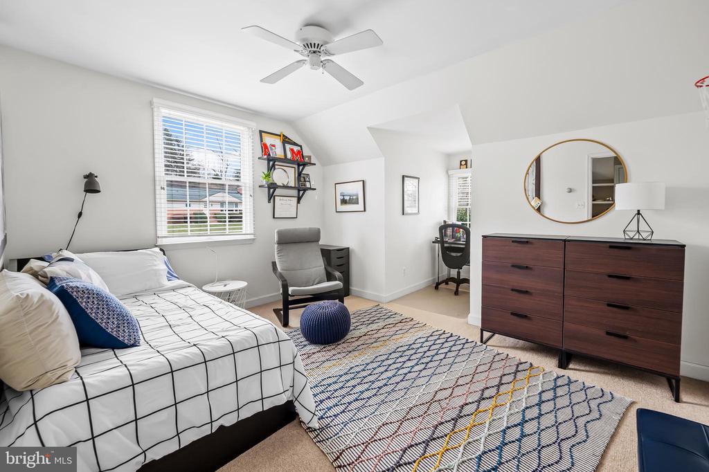 7912 Springway