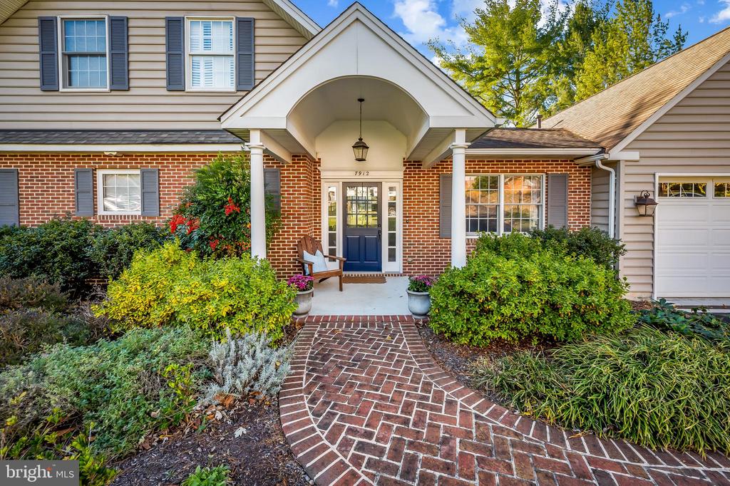 7912 Springway