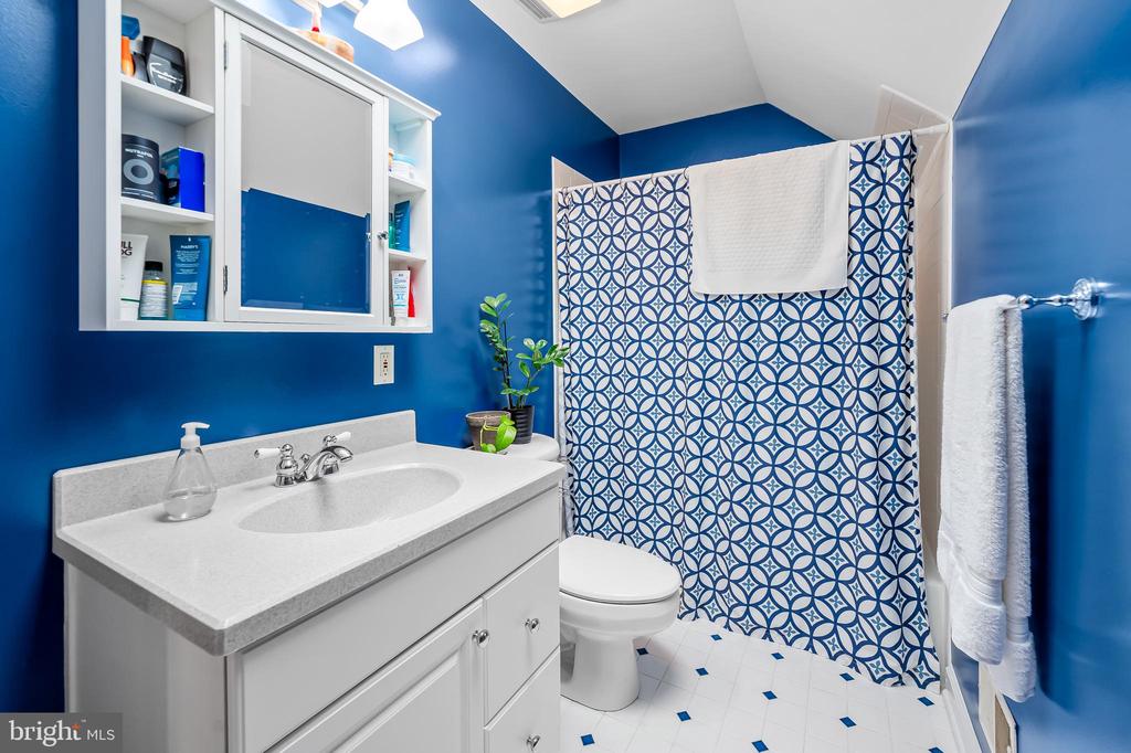 7912 Springway