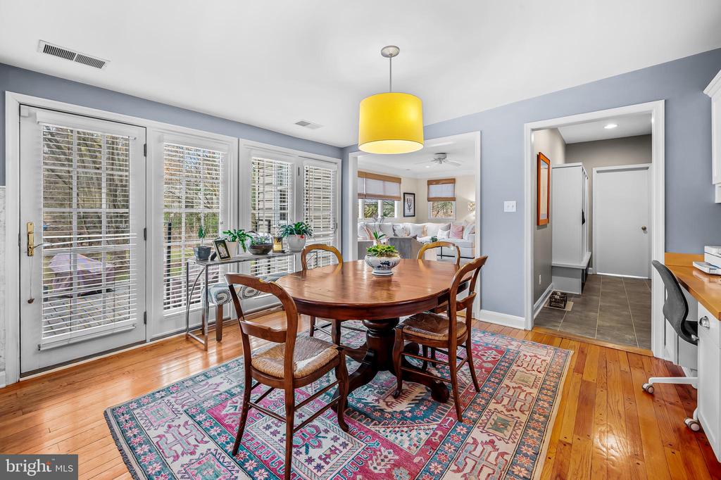 7912 Springway