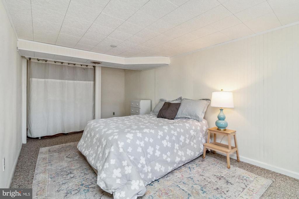 1002 Saint Albans Rd