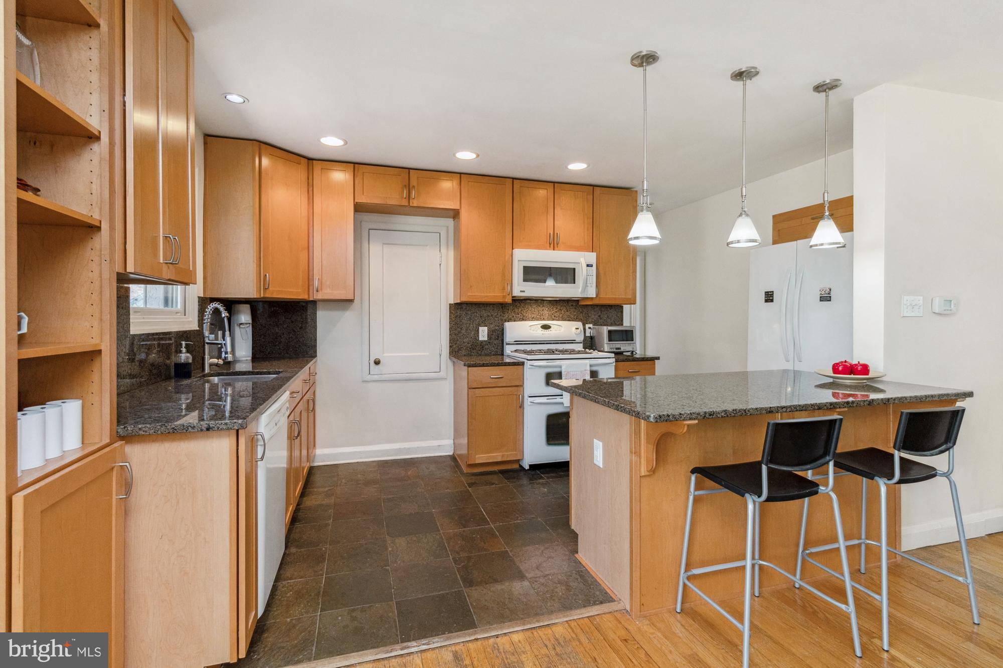 1002 Saint Albans Rd